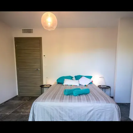 L'orangerie, 2 , Piscine, 4personnes 别墅