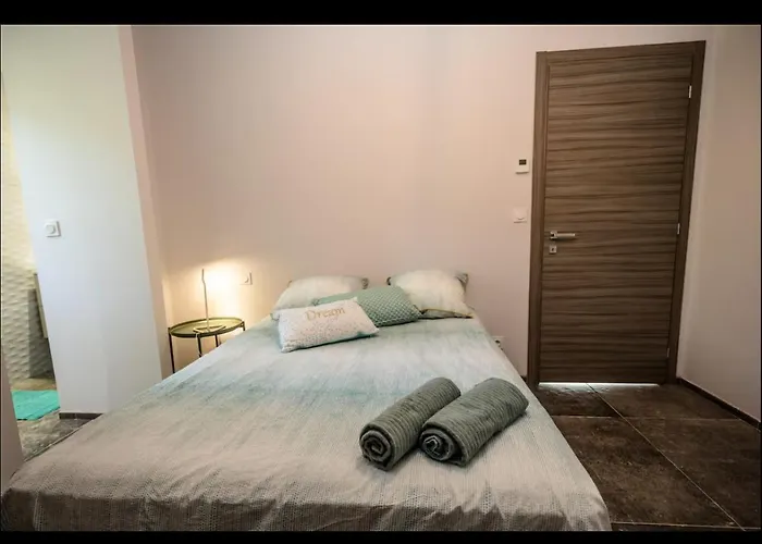 L'orangerie, 2 , Piscine, 4personnes 里奇