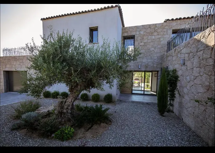 Villa L'orangerie, 2 , Piscine, 4personnes Lecci